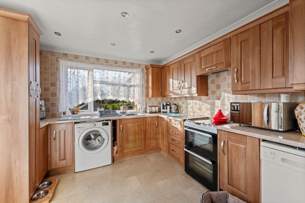 Property photo 2 of 25