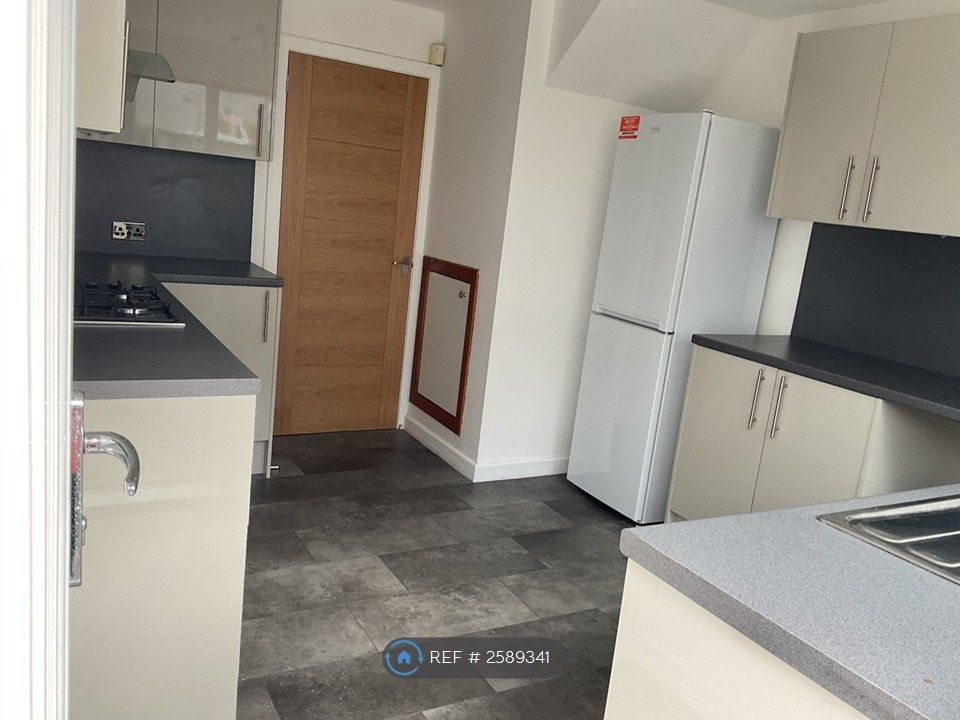 Property photo 1 of 16 Kitchen - View 1