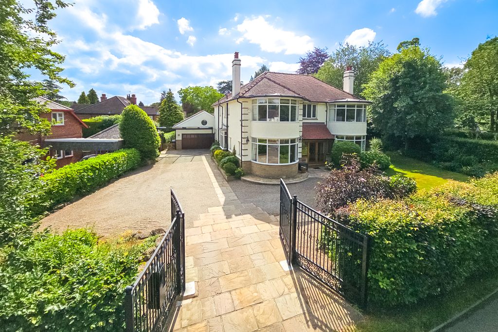 Property photo 1 of 32