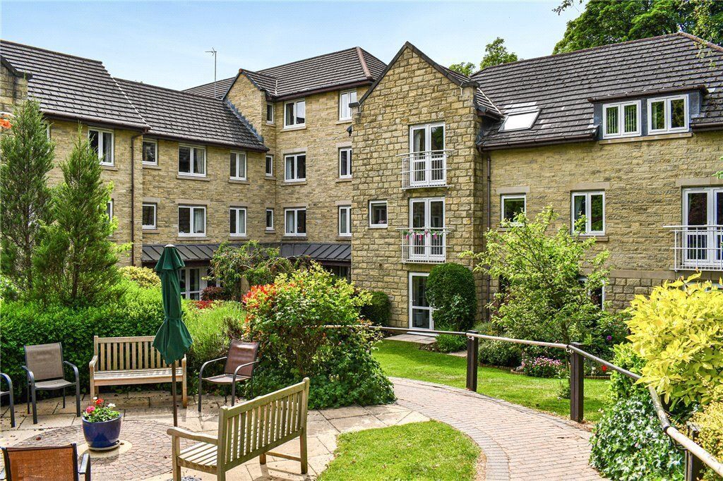 Property photo 1 of 15 Sutton Court