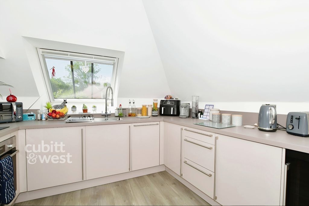 Property photo 2 of 8 88F1Fb42-Fi