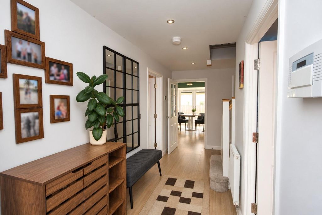 Property photo 3 of 20 Hallway.Jpg