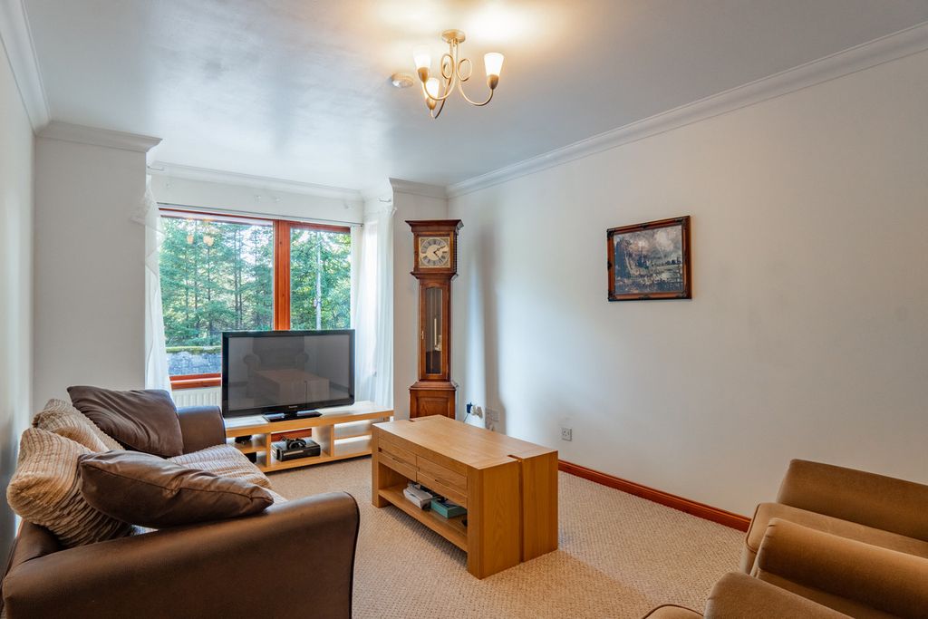 Property photo 2 of 37