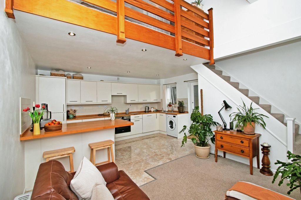 Property photo 2 of 17 Photography
