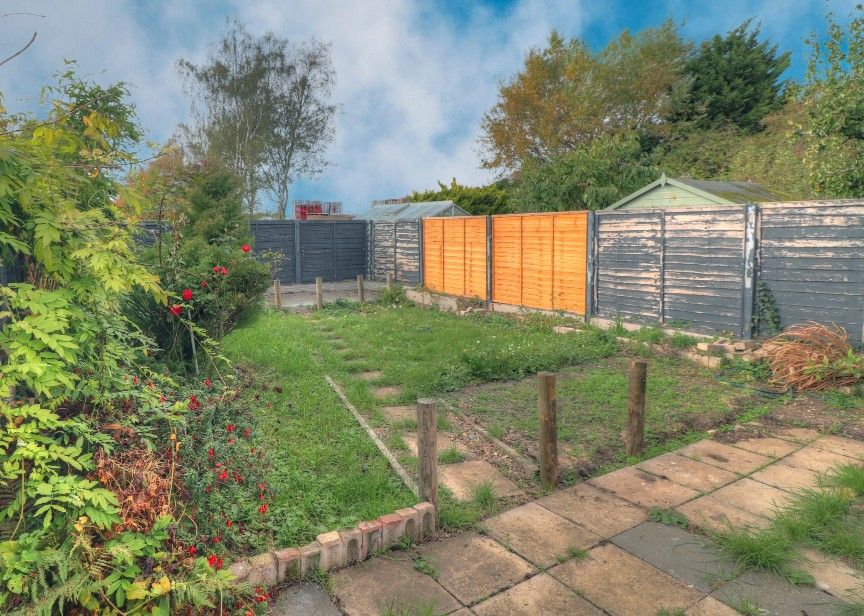 Property photo 2 of 11 Garden