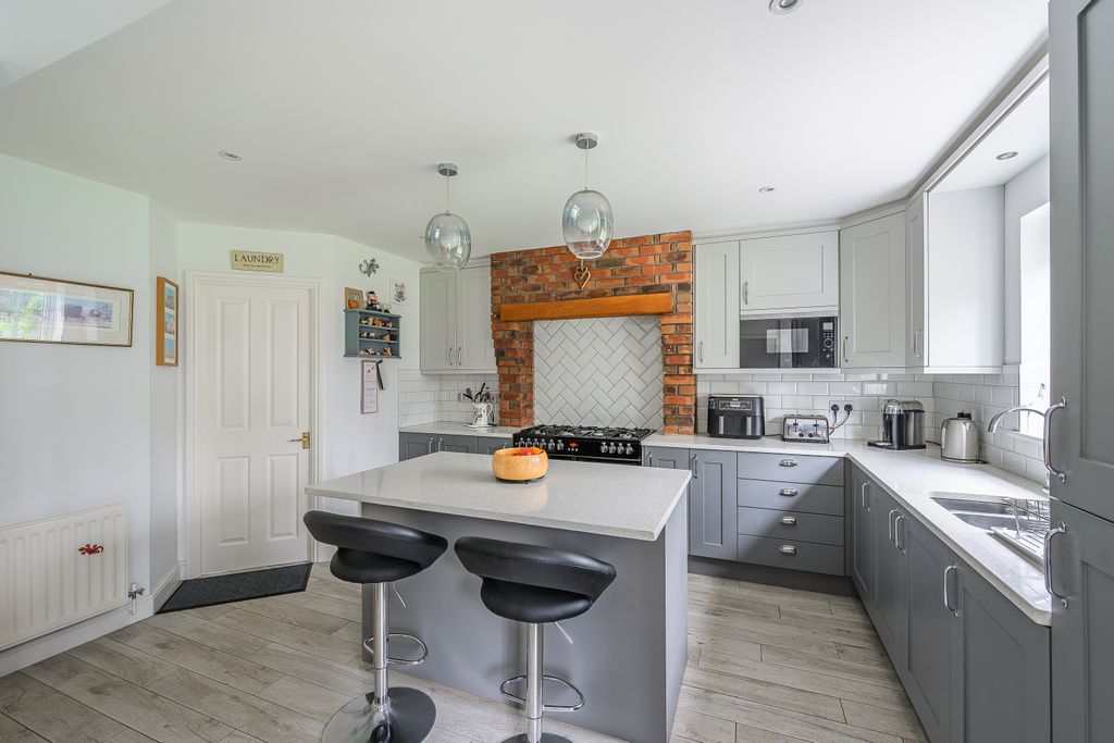 Property photo 2 of 29 Kitchen 1