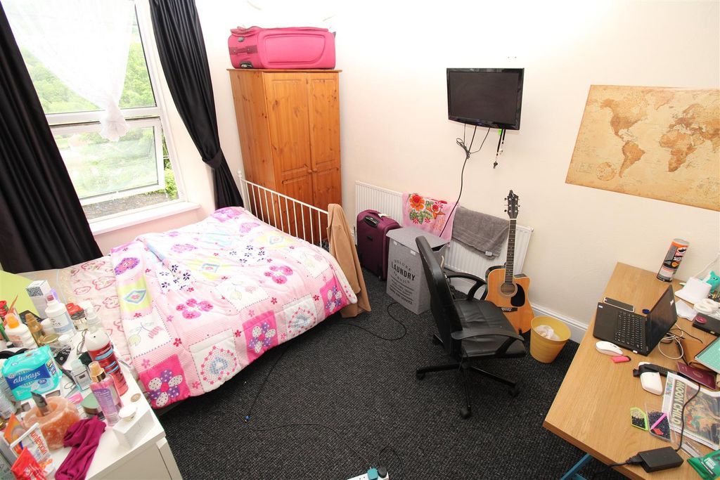 Property photo 1 of 4 Room 3 123 Wood.Jpg