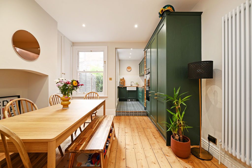 Property photo 3 of 22 Dining Kitchen
