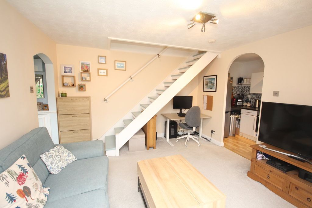 Property photo 3 of 11
