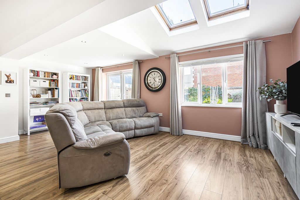 Property photo 2 of 28