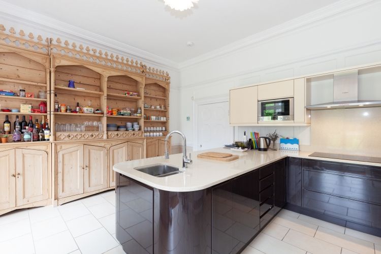 Property photo 2 of 9 228155