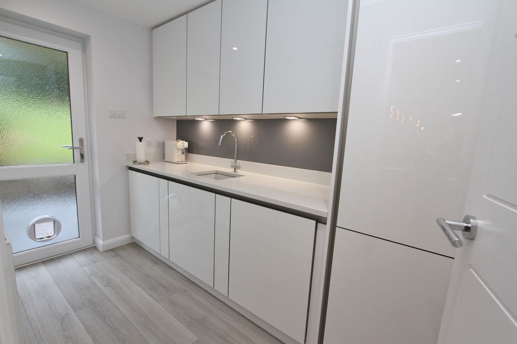 Additional image 12 of 4 bed detached house for saleLincoln Close, Eastbourne BN20