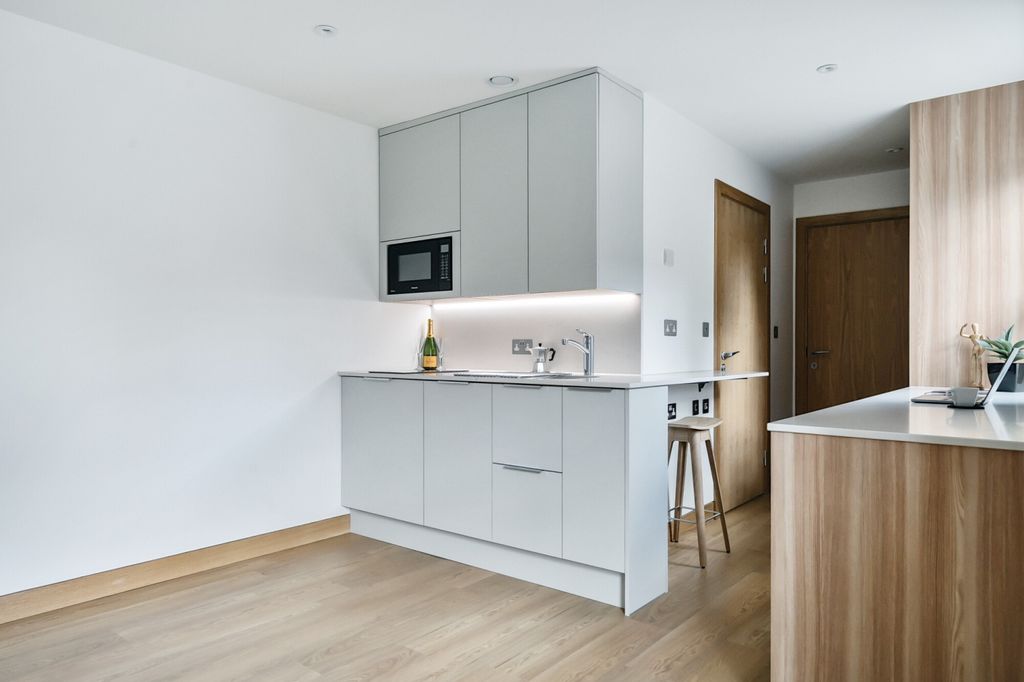 Property photo 2 of 18 Kitchen