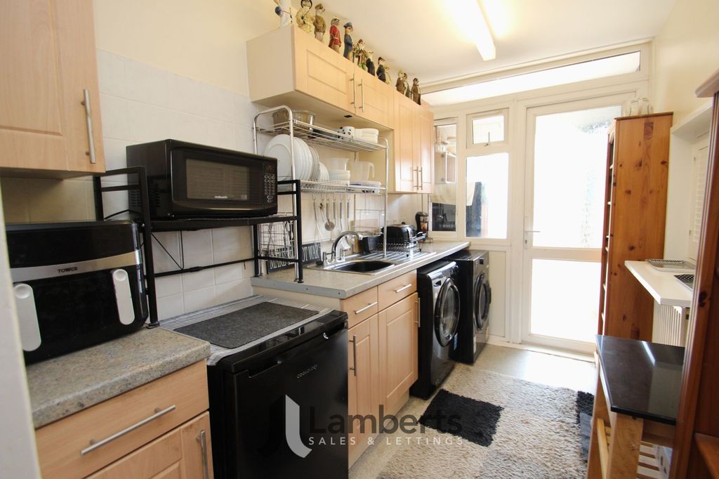 Property photo 2 of 12 Kitchen