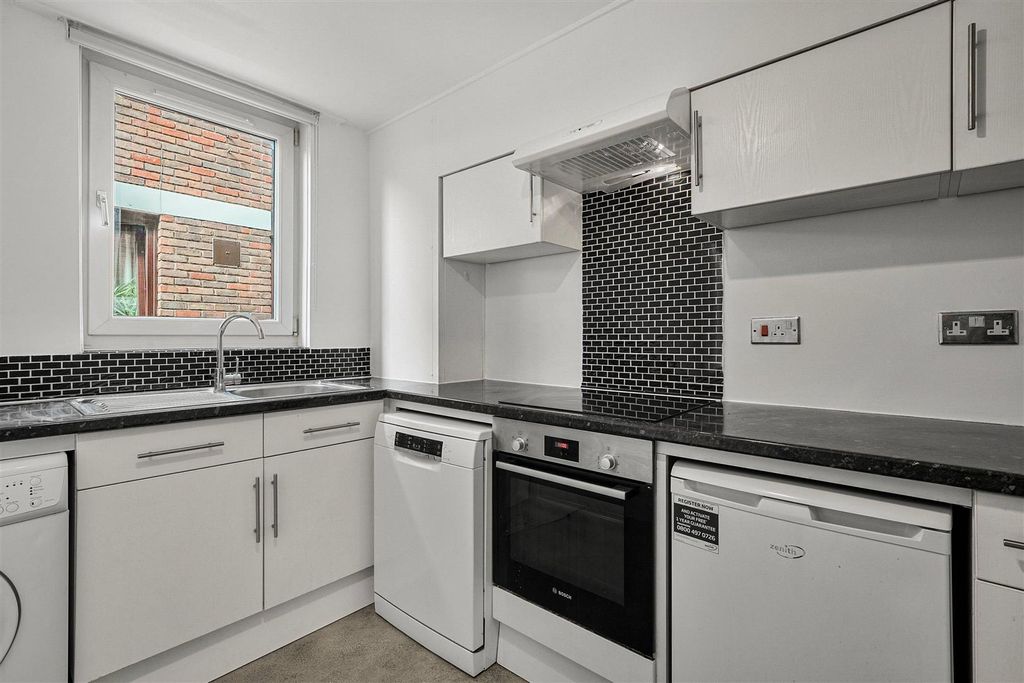 Property photo 2 of 8 Kitchen