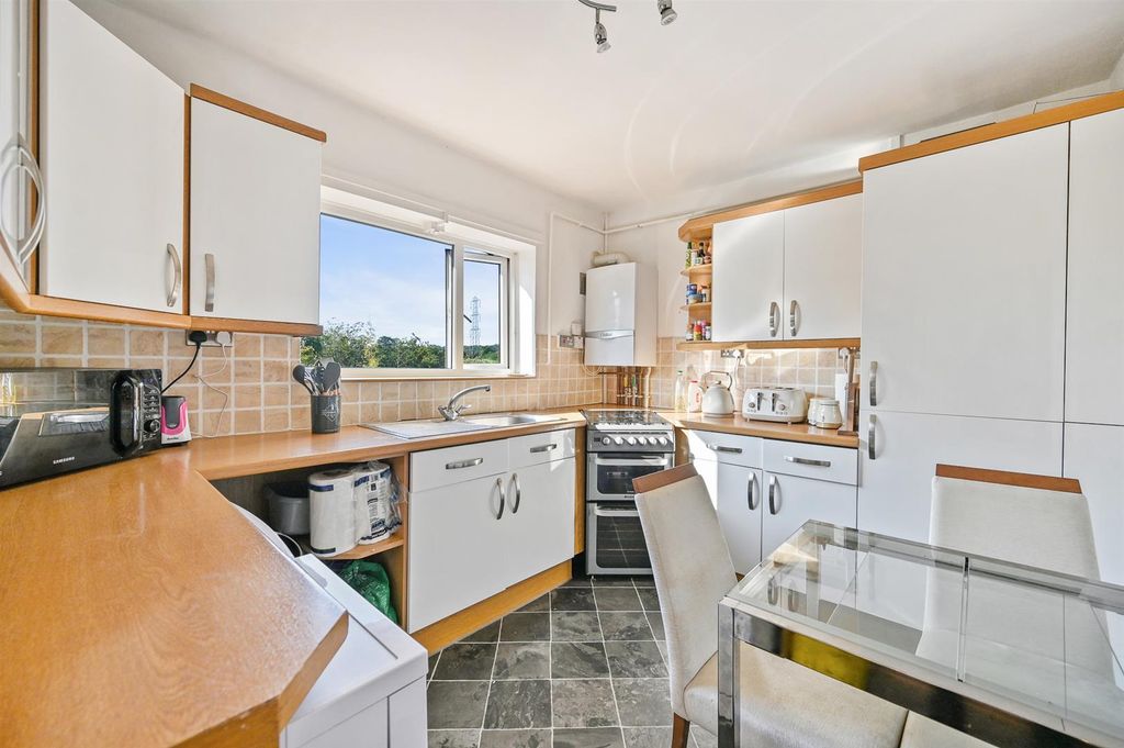 Property photo 3 of 7 Bclr - 11 Felton Close - Kitchen (4).Jpg