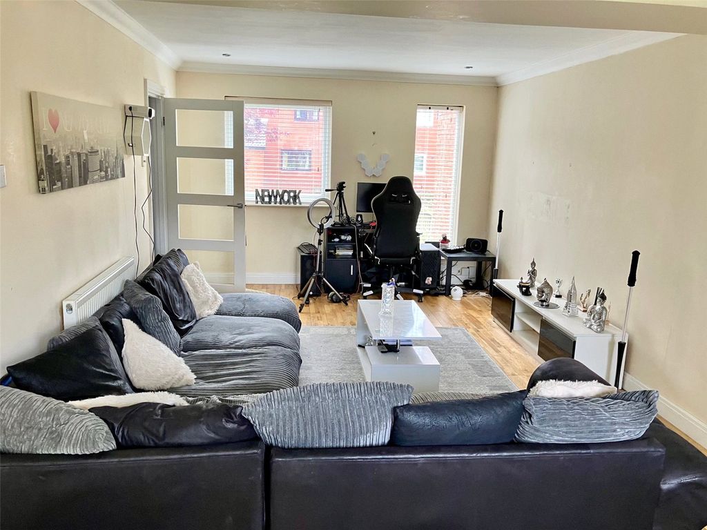 Property photo 2 of 13 Lounge