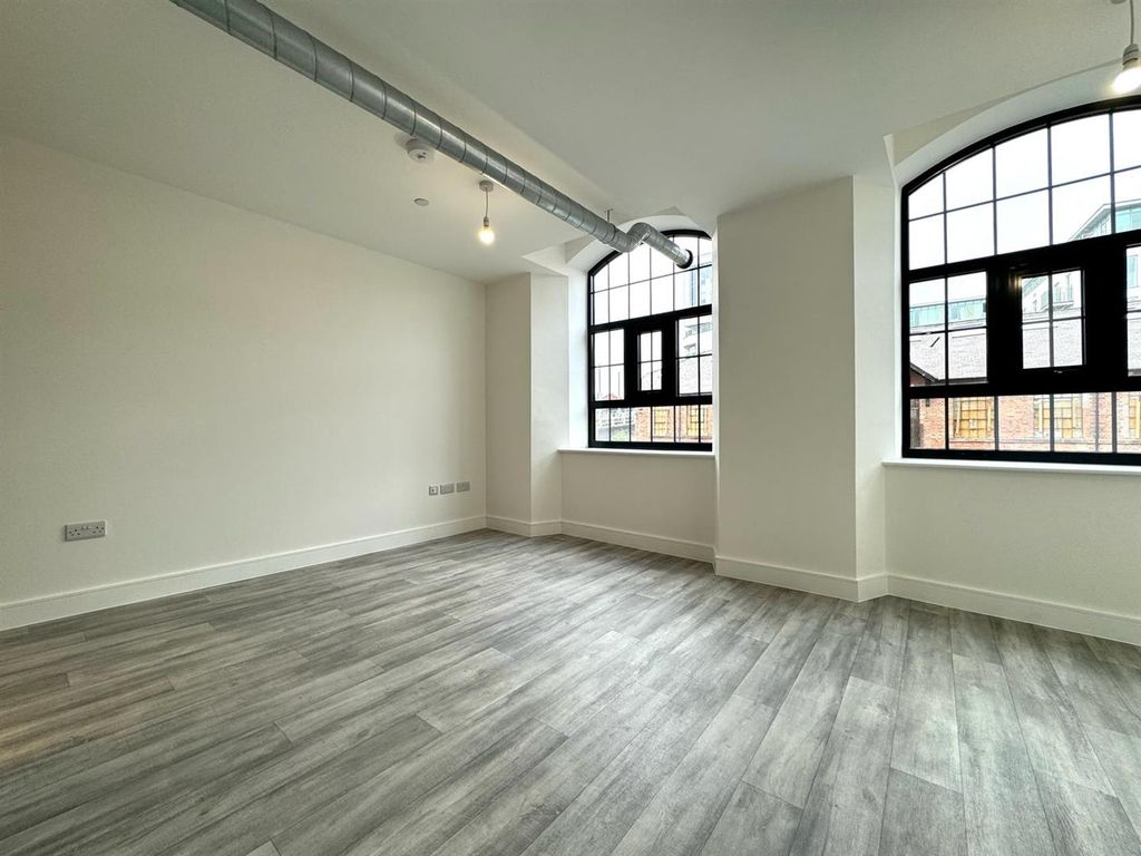 Property photo 2 of 17 Lounge