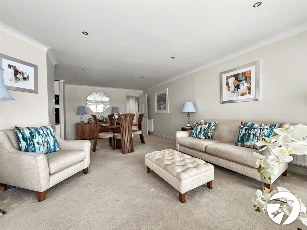 Property photo 2 of 14 Lounge