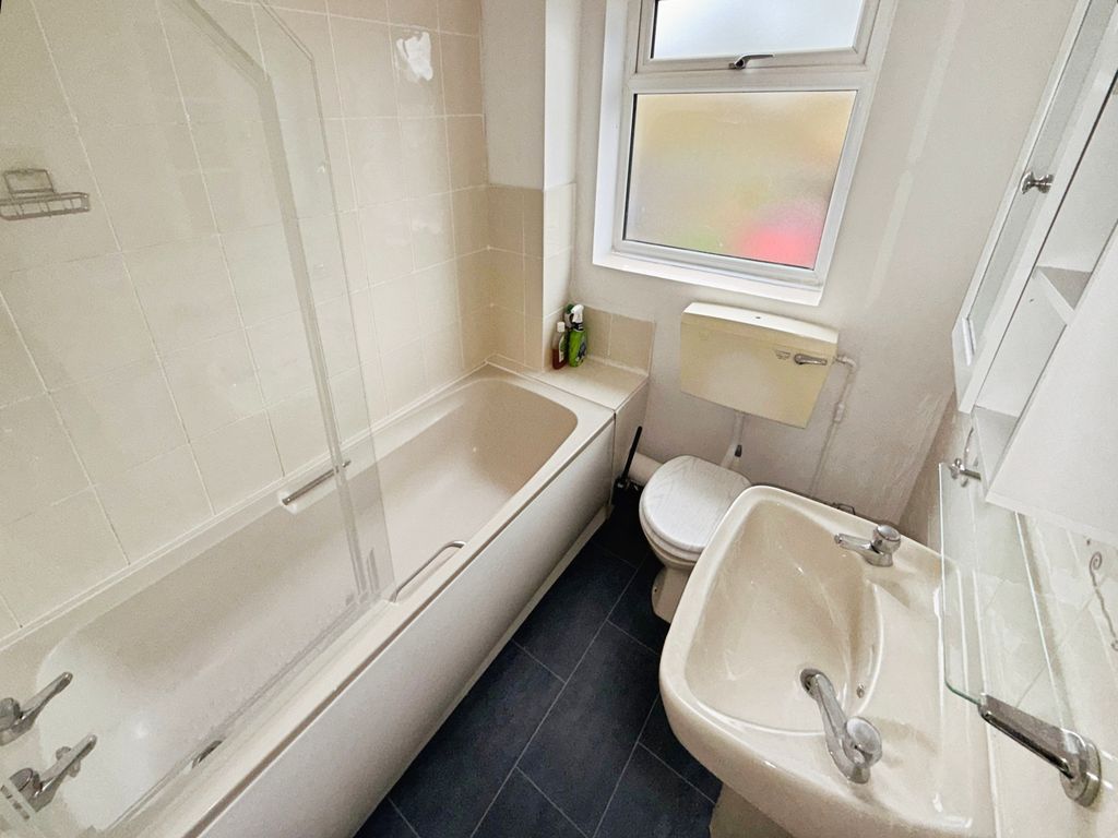 Property photo 3 of 6 Bathroom