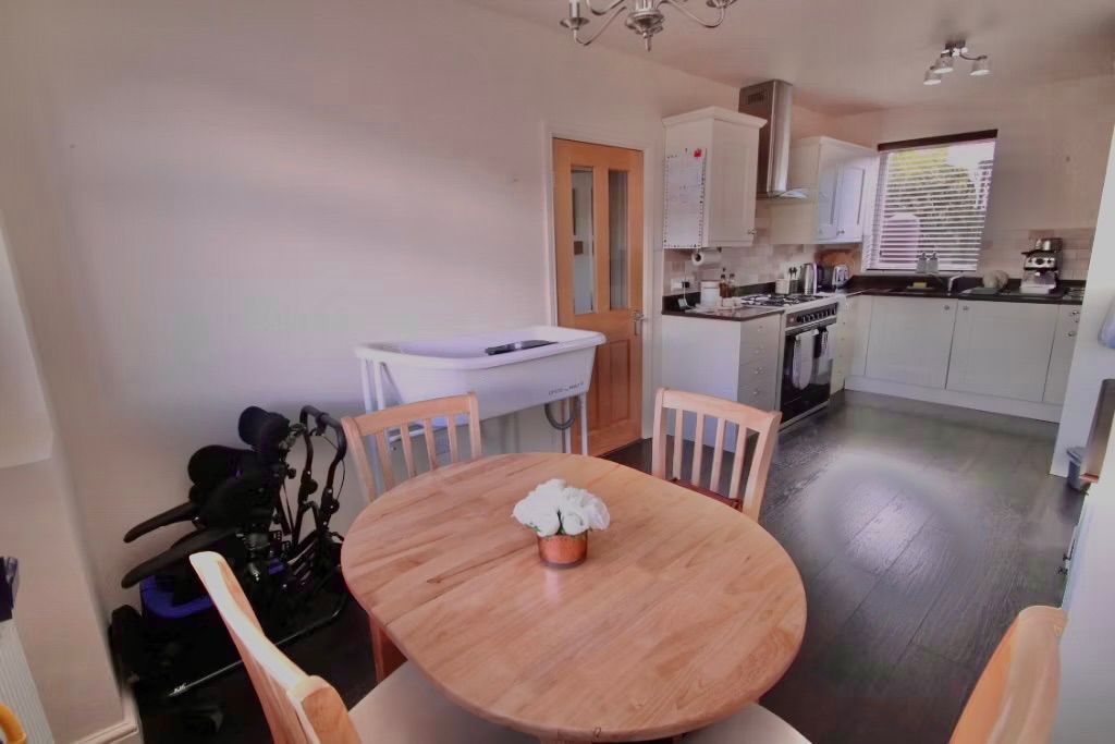 Property photo 3 of 11