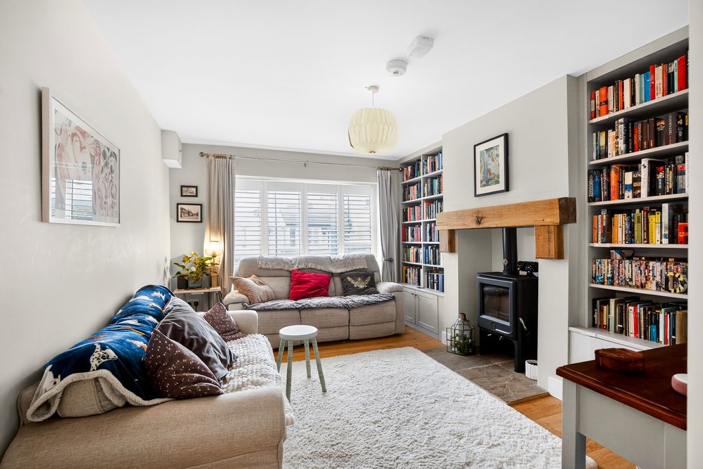 Property photo 2 of 20