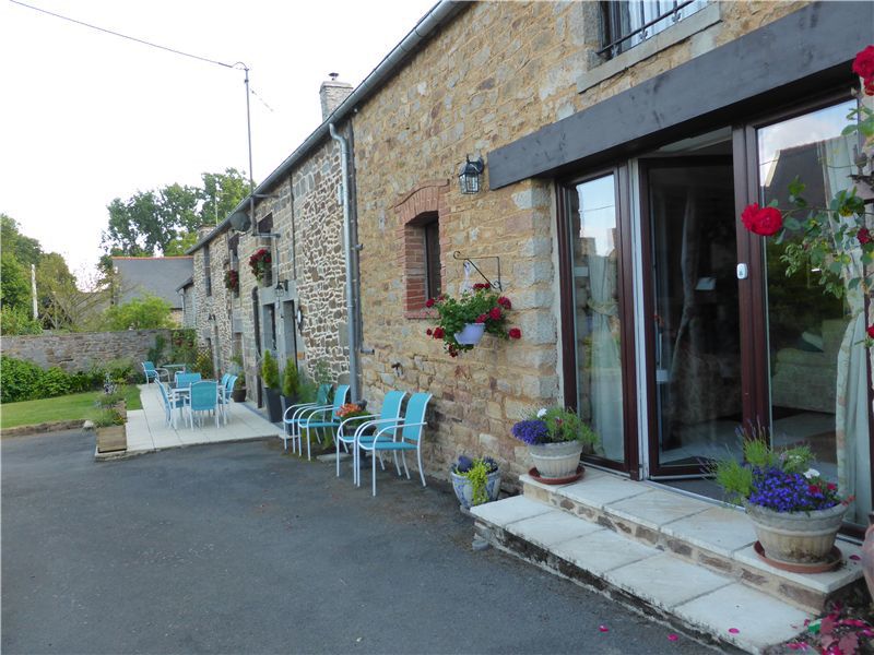 Property photo 1 of 49 Showing The Whole House