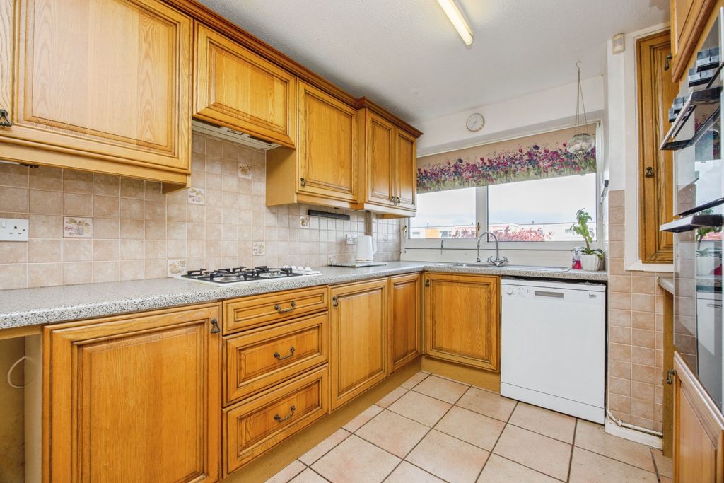 Property photo 3 of 16