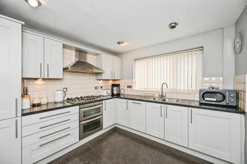 Property photo 2 of 28 Pbox-Img.Jpg