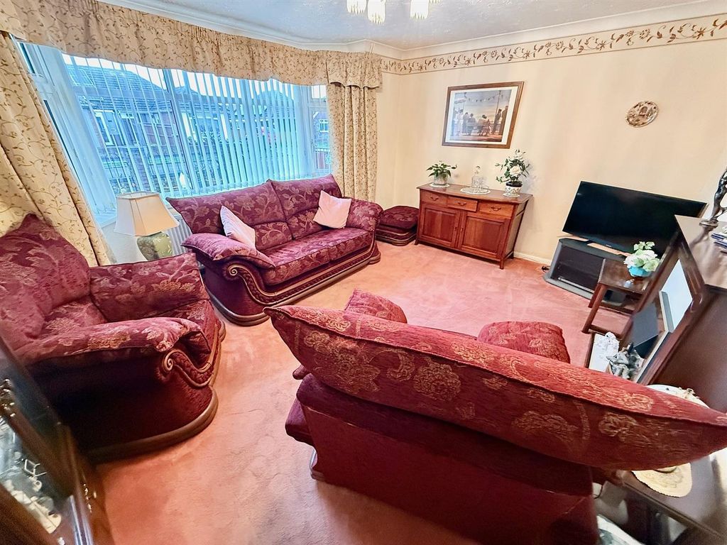 Property photo 2 of 15 Living Room