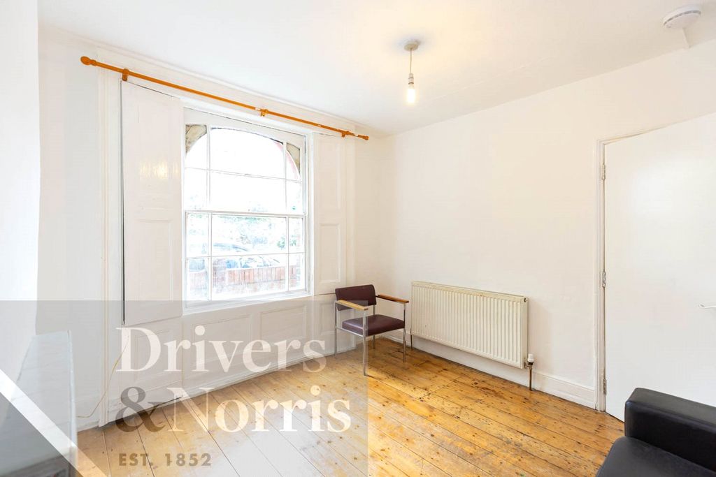 Property photo 2 of 10 Picture No. 12
