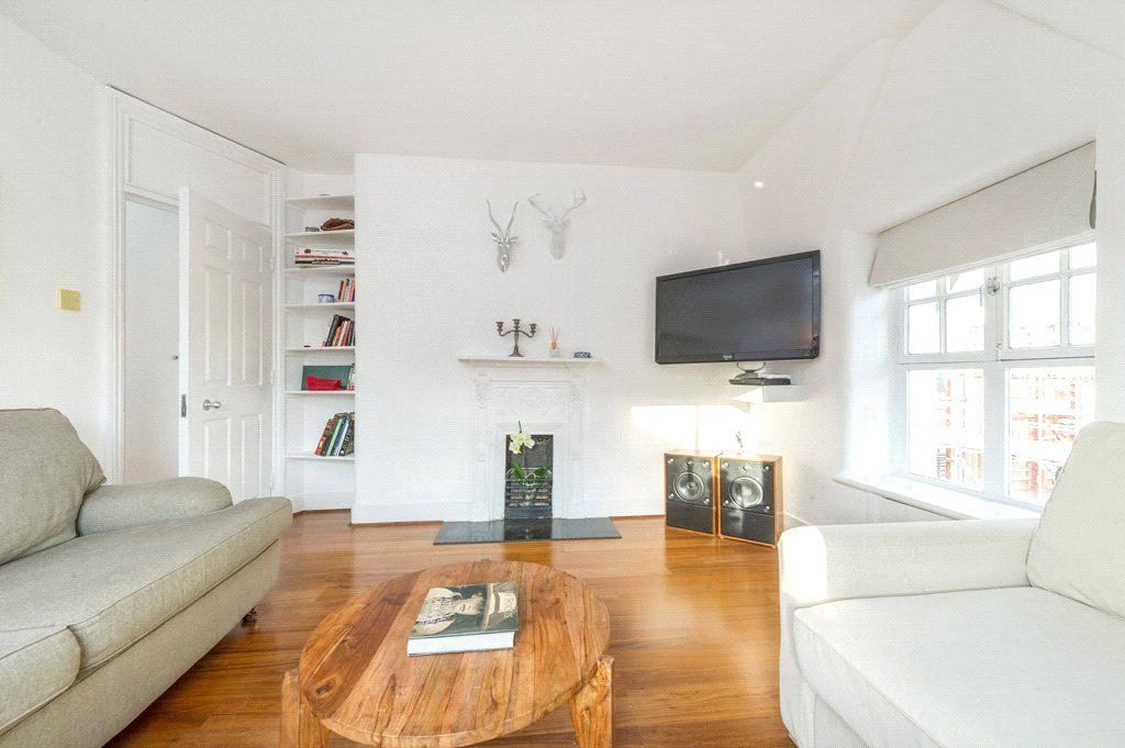 Property photo 1 of 7 Living Room
