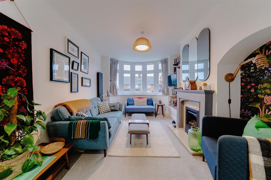 Property photo 2 of 22 Sitting Area