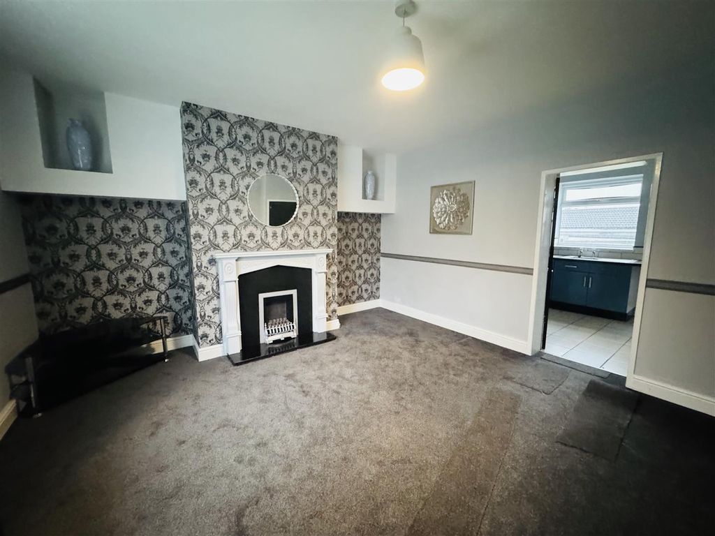 Property photo 3 of 9 Lounge