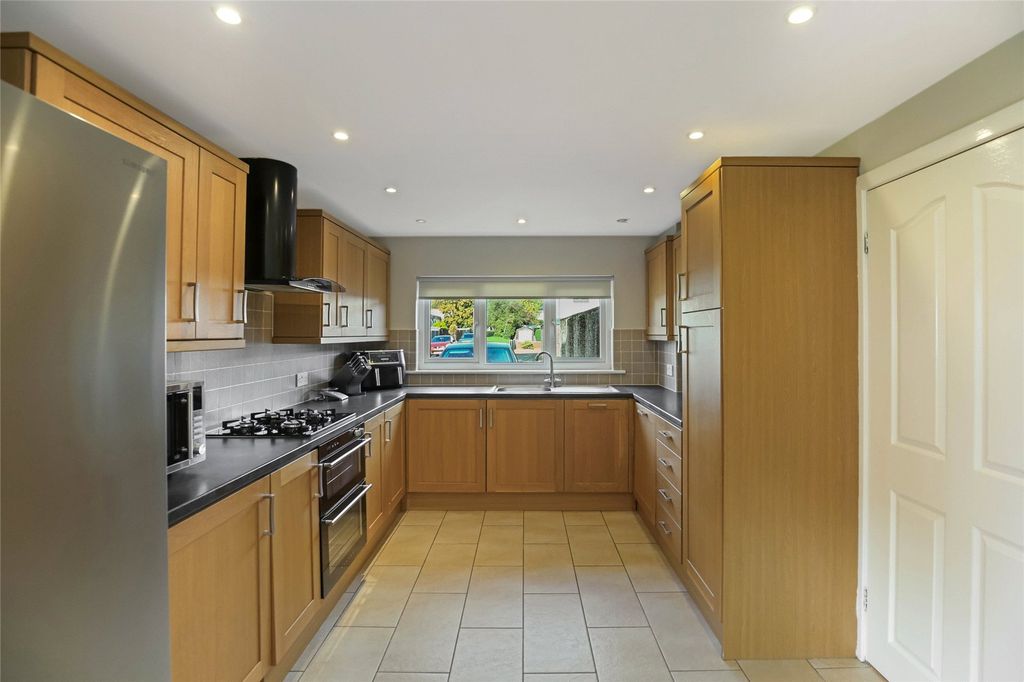 Property photo 3 of 20 Kitchen