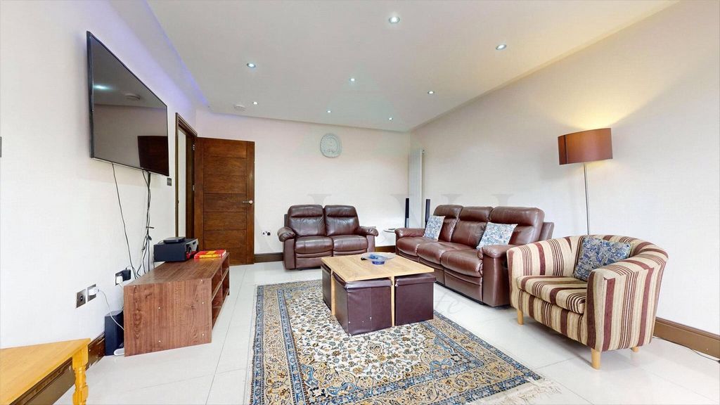 Property photo 2 of 21 Picture No. 02
