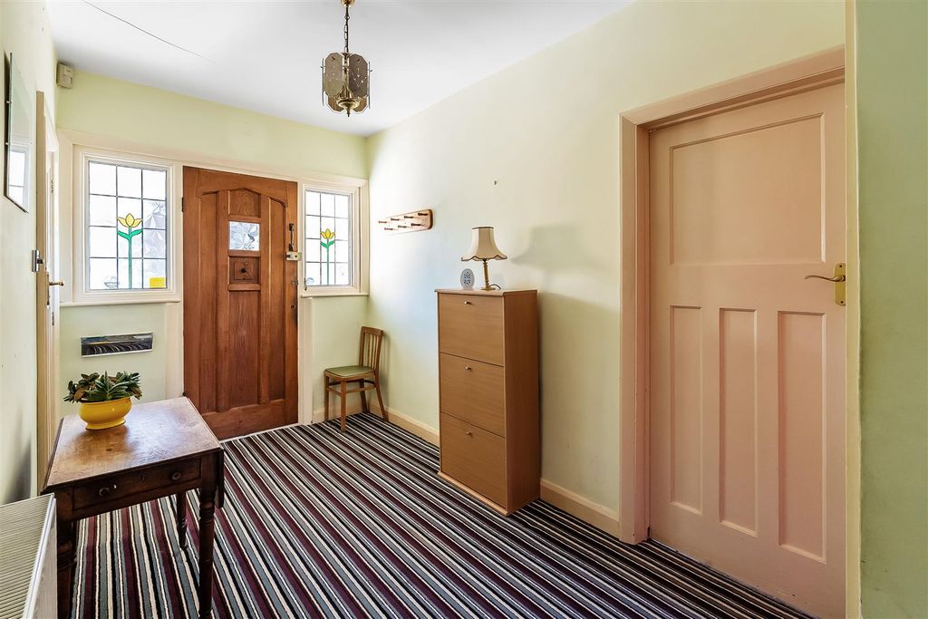 Property photo 3 of 18 28-Randalls-Road-19.Jpg