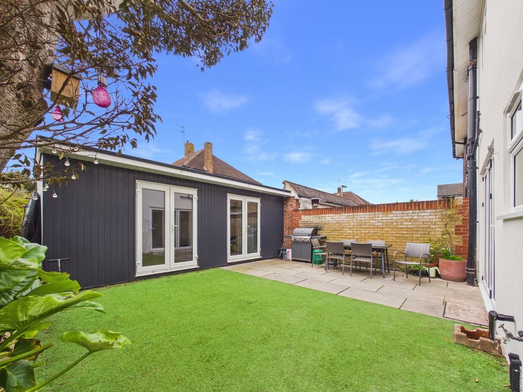 Property photo 3 of 18 Picture No. 21