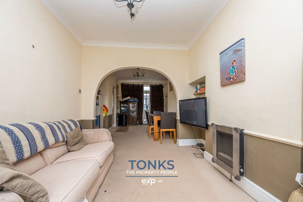 Property photo 3 of 11