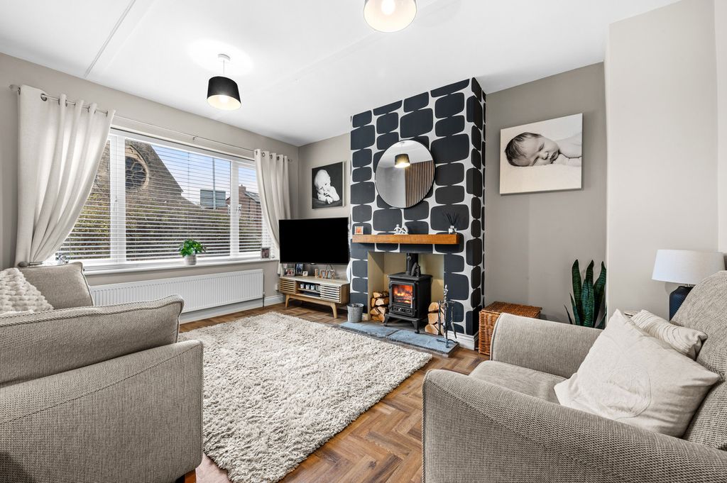 Property photo 2 of 33