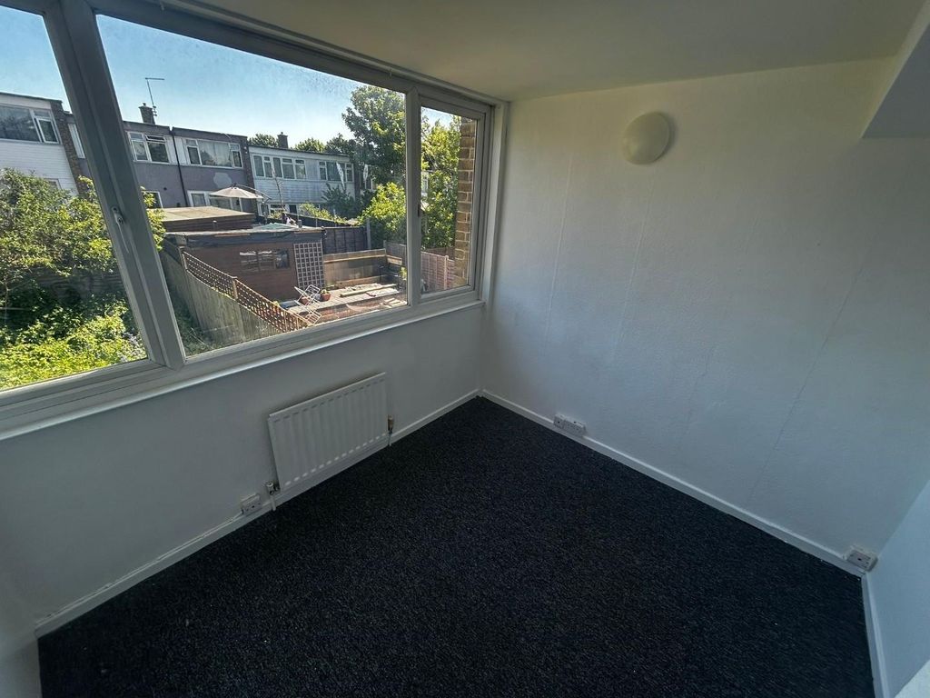Property photo 3 of 5 Room 4 2.Jpg