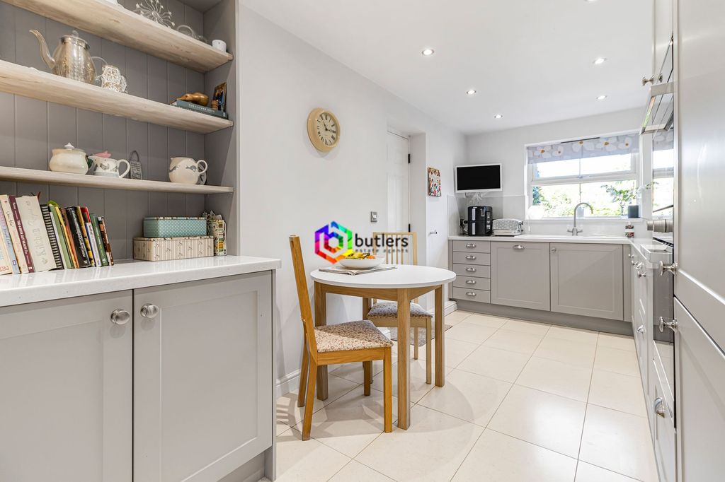 Property photo 3 of 42 Kitchen / Breakfast Room