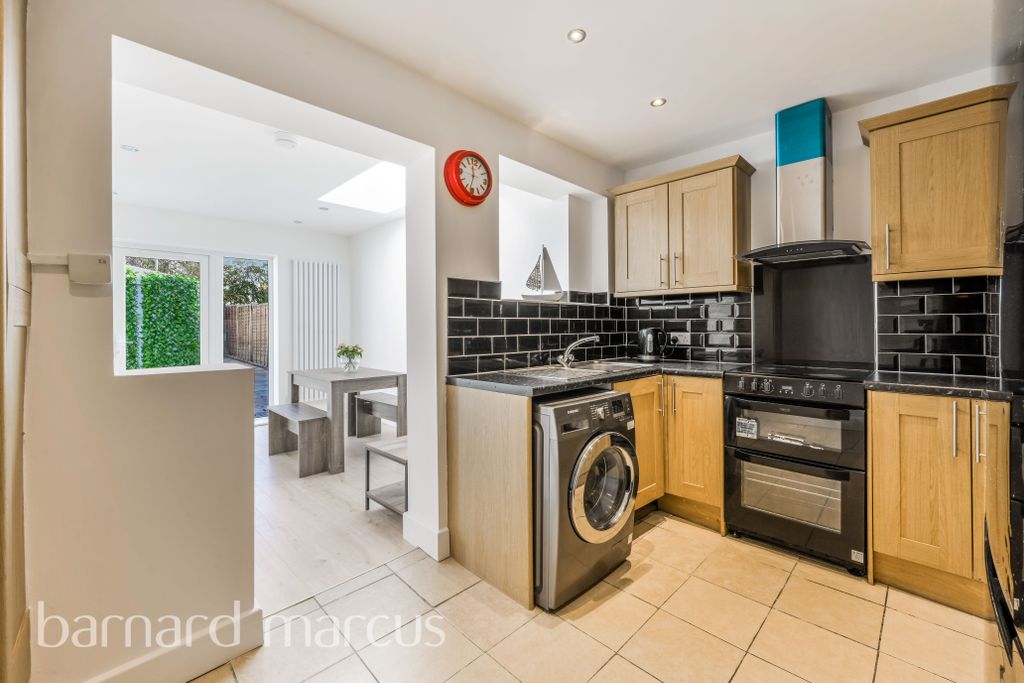 Property photo 2 of 9 Balcony