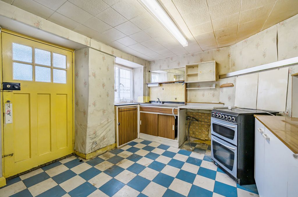 Property photo 2 of 15 Kitchen