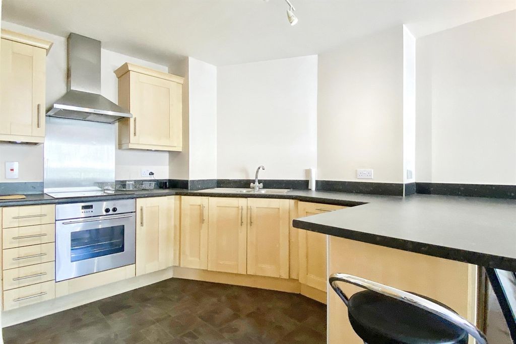 Property photo 3 of 8 Kitchen
