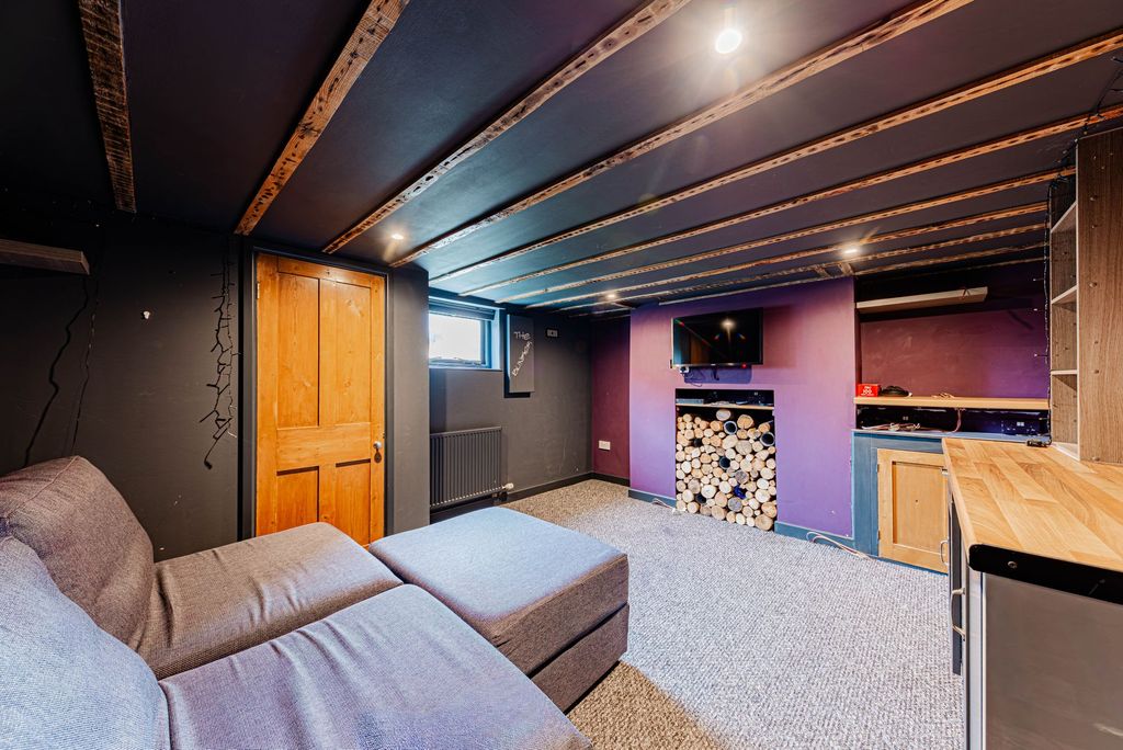 Property photo 3 of 19 Cellar (1)