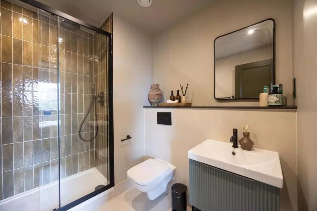 Property photo 3 of 34 Bathroom