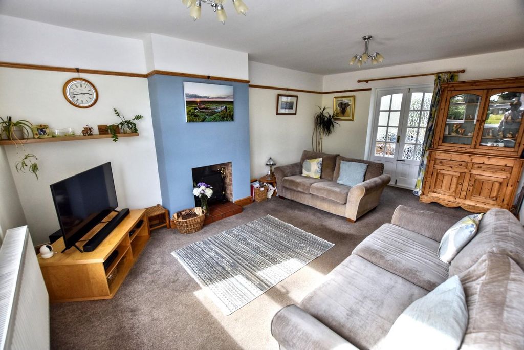 Property photo 2 of 27