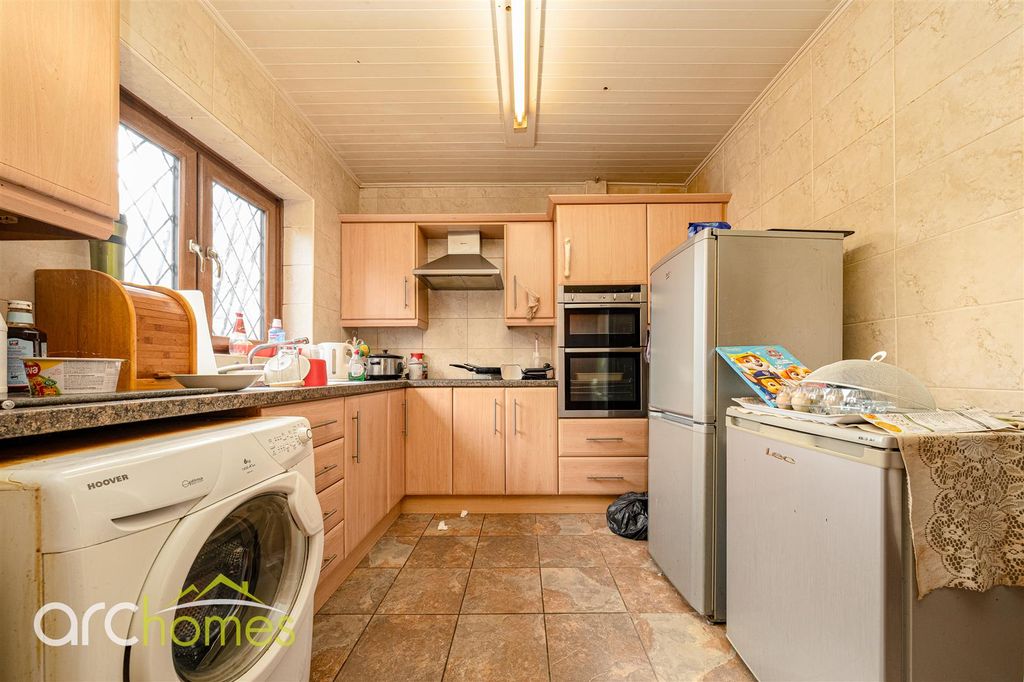 Property photo 3 of 13 Oxford-8.Jpg