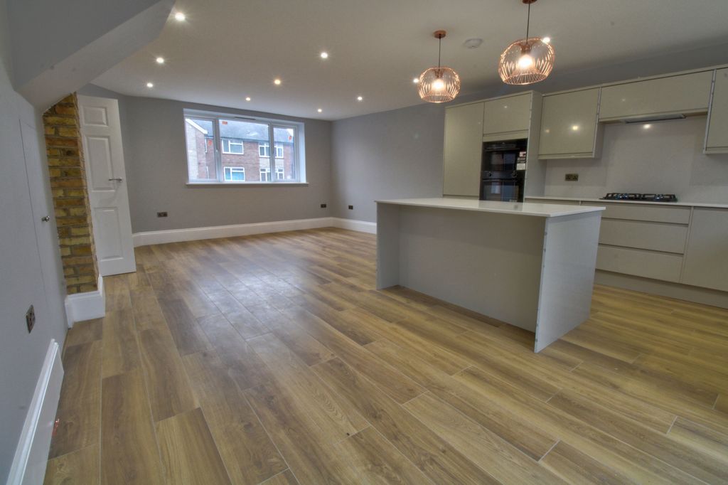 Property photo 3 of 17 Open Plan